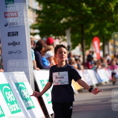20.09.2026 - PSD Bank Halbmarathon LAZAROV Photography http://msf.ph/oto/10548218 20.09.2026 10:32:14 Ziel 117, 153, 164, 170, 205, 226, 249, 276, 285, 346, 373 meine-sportfotos.de