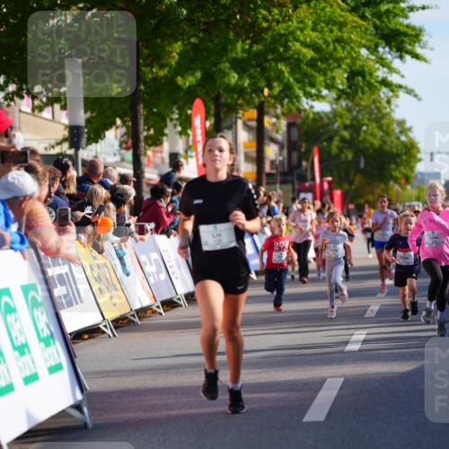 20.09.2026 - PSD Bank Halbmarathon LAZAROV Photography http://msf.ph/oto/10548240 20.09.2026 10:32:28 Ziel 107, 126, 131, 132, 243, 272, 299, 300 meine-sportfotos.de