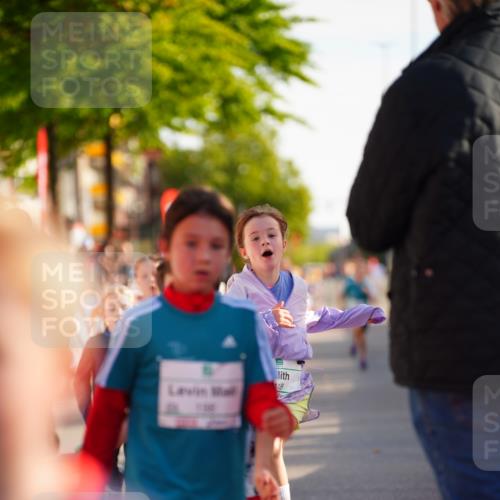 20.09.2026 - PSD Bank Halbmarathon LAZAROV Photography http://msf.ph/oto/10548258 20.09.2026 10:32:36 Ziel 107, 118, 125, 126, 129, 131, 132, 133, 182, 184, 198, 200, 209, 243, 244, 248, 288, 313, 396, 425, 443, 454 meine-sportfotos.de
