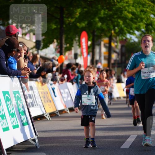 20.09.2026 - PSD Bank Halbmarathon LAZAROV Photography http://msf.ph/oto/10548283 20.09.2026 10:32:51 Ziel 199, 229, 246, 441 meine-sportfotos.de