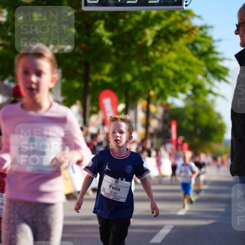 20.09.2026 - PSD Bank Halbmarathon LAZAROV Photography http://msf.ph/oto/10548329 20.09.2026 10:33:16 Ziel 232, 296, 308, 316, 339, 379, 386, 387, 409 meine-sportfotos.de
