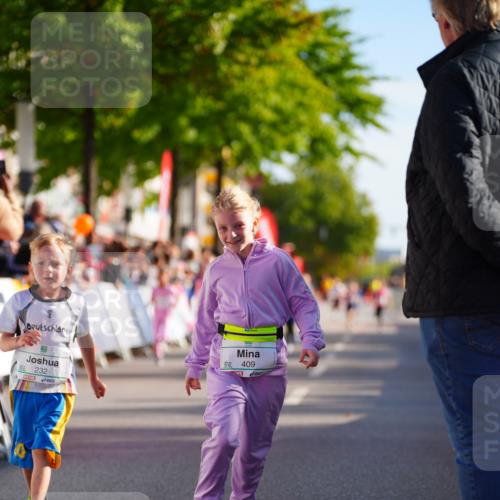 20.09.2026 - PSD Bank Halbmarathon LAZAROV Photography http://msf.ph/oto/10548342 20.09.2026 10:33:21 Ziel 230, 232, 234, 296, 308, 316, 379, 386, 409 meine-sportfotos.de