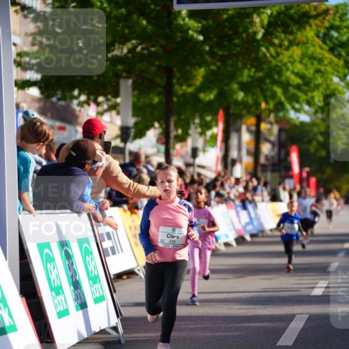 20.09.2026 - PSD Bank Halbmarathon LAZAROV Photography http://msf.ph/oto/10548346 20.09.2026 10:33:25 Ziel 106, 230, 232, 234, 255, 296, 402, 409 meine-sportfotos.de