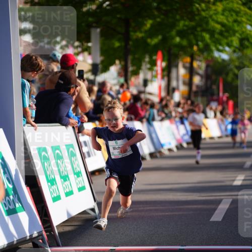 20.09.2026 - PSD Bank Halbmarathon LAZAROV Photography http://msf.ph/oto/10548363 20.09.2026 10:33:34 Ziel 106, 151, 254, 255, 325, 402 meine-sportfotos.de