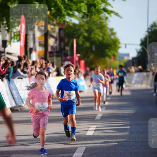 20.09.2026 - PSD Bank Halbmarathon LAZAROV Photography http://msf.ph/oto/10548377 20.09.2026 10:33:41 Ziel 151, 227, 253, 325 meine-sportfotos.de