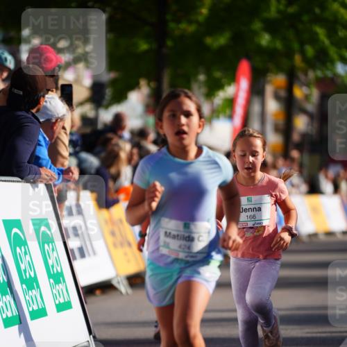 20.09.2026 - PSD Bank Halbmarathon LAZAROV Photography http://msf.ph/oto/10548383 20.09.2026 10:33:48 Ziel 166, 207, 227, 253, 424 meine-sportfotos.de