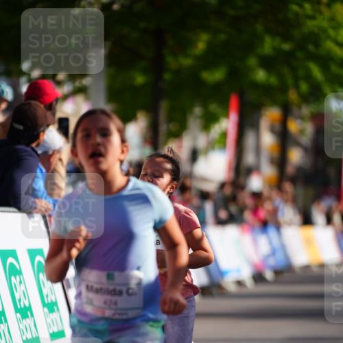 20.09.2026 - PSD Bank Halbmarathon LAZAROV Photography http://msf.ph/oto/10548384 20.09.2026 10:33:49 Ziel 166, 207, 227, 253, 424 meine-sportfotos.de