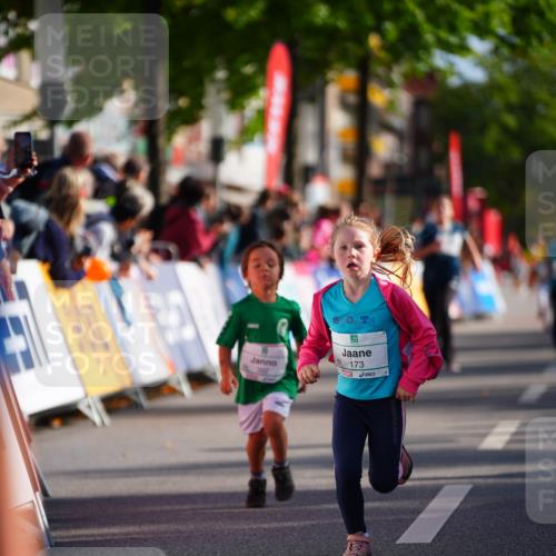 20.09.2026 - PSD Bank Halbmarathon LAZAROV Photography http://msf.ph/oto/10548405 20.09.2026 10:33:59 Ziel 138, 171, 173, 207, 290, 382 meine-sportfotos.de