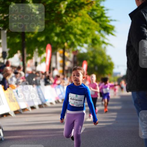 20.09.2026 - PSD Bank Halbmarathon LAZAROV Photography http://msf.ph/oto/10548423 20.09.2026 10:34:09 Ziel 148, 171, 196, 269, 376, 389, 390 meine-sportfotos.de