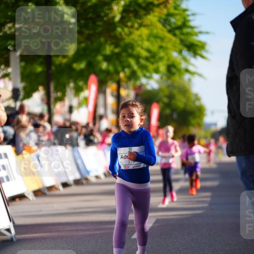 20.09.2026 - PSD Bank Halbmarathon LAZAROV Photography http://msf.ph/oto/10548424 20.09.2026 10:34:09 Ziel 148, 171, 196, 269, 376, 389, 390 meine-sportfotos.de