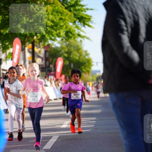 20.09.2026 - PSD Bank Halbmarathon LAZAROV Photography http://msf.ph/oto/10548429 20.09.2026 10:34:12 Ziel 148, 196, 269, 376, 389, 390 meine-sportfotos.de