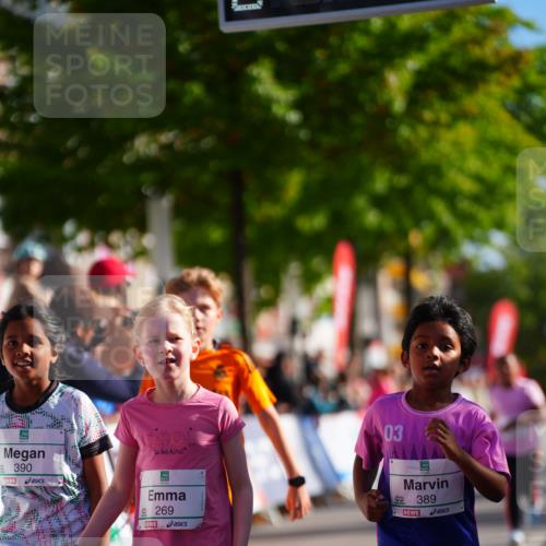 20.09.2026 - PSD Bank Halbmarathon LAZAROV Photography http://msf.ph/oto/10548436 20.09.2026 10:34:14 Ziel 148, 269, 295, 376, 389, 390 meine-sportfotos.de