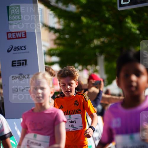 20.09.2026 - PSD Bank Halbmarathon LAZAROV Photography http://msf.ph/oto/10548439 20.09.2026 10:34:15 Ziel 148, 269, 295, 376, 389, 390 meine-sportfotos.de