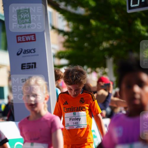 20.09.2026 - PSD Bank Halbmarathon LAZAROV Photography http://msf.ph/oto/10548440 20.09.2026 10:34:15 Ziel 148, 269, 295, 376, 389, 390 meine-sportfotos.de