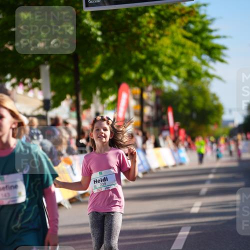 20.09.2026 - PSD Bank Halbmarathon LAZAROV Photography http://msf.ph/oto/10548476 20.09.2026 10:34:36 Ziel 143, 147, 239, 270, 350 meine-sportfotos.de