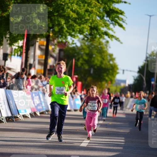 20.09.2026 - PSD Bank Halbmarathon LAZAROV Photography http://msf.ph/oto/10548479 20.09.2026 10:34:49 Ziel 195, 400, 403 meine-sportfotos.de