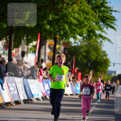 20.09.2026 - PSD Bank Halbmarathon LAZAROV Photography http://msf.ph/oto/10548480 20.09.2026 10:34:50 Ziel 195, 383, 400, 403 meine-sportfotos.de