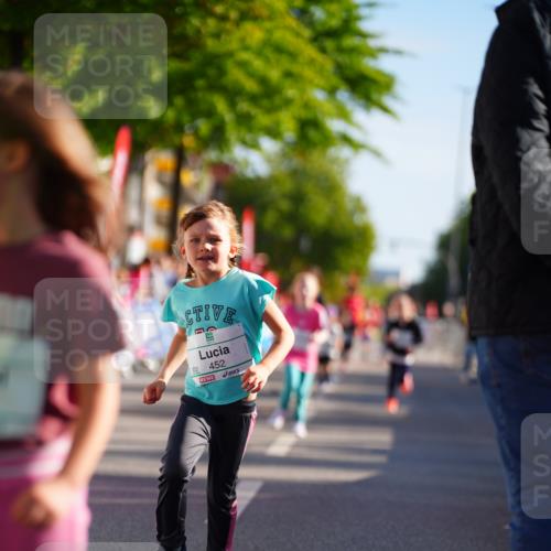 20.09.2026 - PSD Bank Halbmarathon LAZAROV Photography http://msf.ph/oto/10548496 20.09.2026 10:34:56 Ziel 195, 378, 383, 400, 403, 452 meine-sportfotos.de