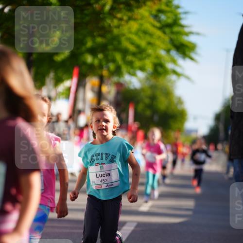 20.09.2026 - PSD Bank Halbmarathon LAZAROV Photography http://msf.ph/oto/10548497 20.09.2026 10:34:56 Ziel 195, 378, 383, 400, 403, 452 meine-sportfotos.de