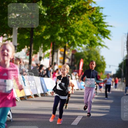 20.09.2026 - PSD Bank Halbmarathon LAZAROV Photography http://msf.ph/oto/10548506 20.09.2026 10:35:02 Ziel 119, 161, 378, 383, 401, 452 meine-sportfotos.de