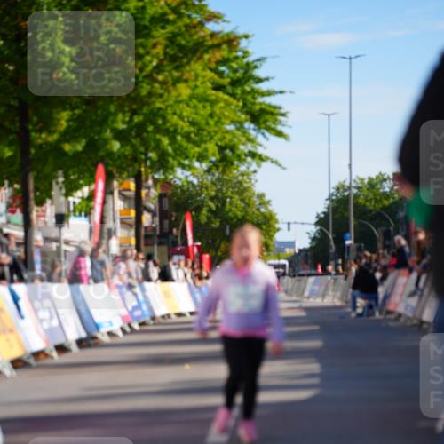 20.09.2026 - PSD Bank Halbmarathon LAZAROV Photography http://msf.ph/oto/10548622 20.09.2026 10:36:55 Ziel 222, 286, 289 meine-sportfotos.de