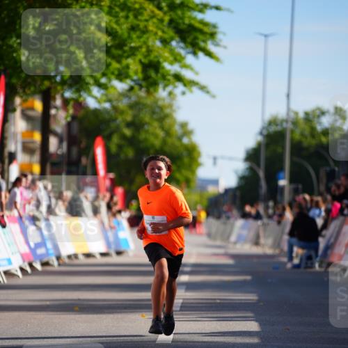 20.09.2026 - PSD Bank Halbmarathon LAZAROV Photography http://msf.ph/oto/10548663 20.09.2026 10:37:59 Ziel 220 meine-sportfotos.de