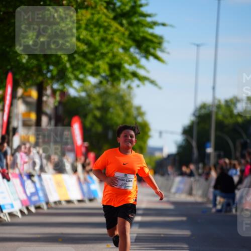 20.09.2026 - PSD Bank Halbmarathon LAZAROV Photography http://msf.ph/oto/10548664 20.09.2026 10:38:00 Ziel 220 meine-sportfotos.de