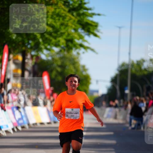 20.09.2026 - PSD Bank Halbmarathon LAZAROV Photography http://msf.ph/oto/10548666 20.09.2026 10:38:00 Ziel 220 meine-sportfotos.de
