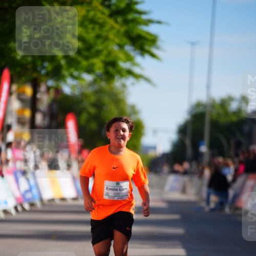 20.09.2026 - PSD Bank Halbmarathon LAZAROV Photography http://msf.ph/oto/10548667 20.09.2026 10:38:00 Ziel 220 meine-sportfotos.de