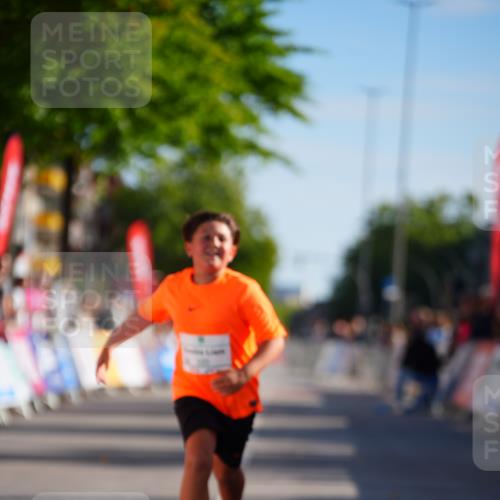 20.09.2026 - PSD Bank Halbmarathon LAZAROV Photography http://msf.ph/oto/10548668 20.09.2026 10:38:01 Ziel 220 meine-sportfotos.de