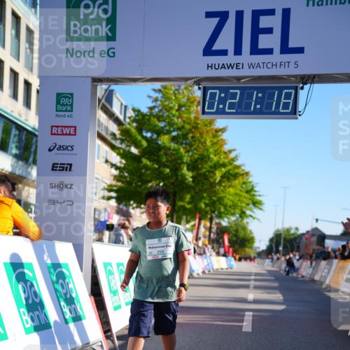 20.09.2026 - PSD Bank Halbmarathon LAZAROV Photography http://msf.ph/oto/10548711 20.09.2026 10:40:42 Ziel 259 meine-sportfotos.de