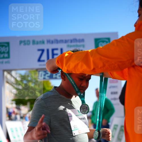 20.09.2026 - PSD Bank Halbmarathon LAZAROV Photography http://msf.ph/oto/10548716 20.09.2026 10:40:47 Ziel 259 meine-sportfotos.de