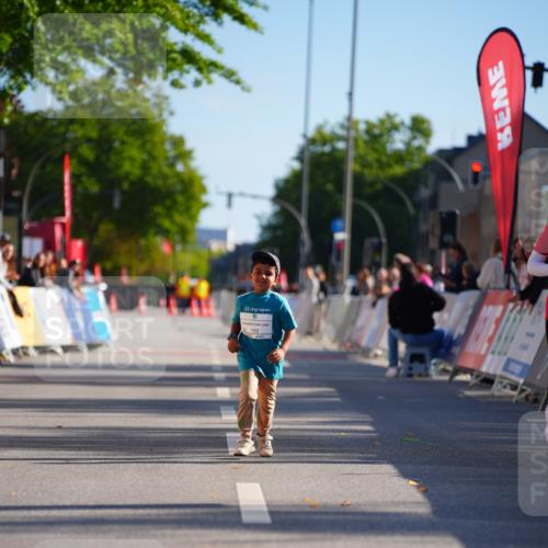 20.09.2026 - PSD Bank Halbmarathon LAZAROV Photography http://msf.ph/oto/10548724 20.09.2026 10:43:22 Ziel  meine-sportfotos.de
