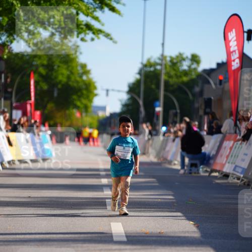 20.09.2026 - PSD Bank Halbmarathon LAZAROV Photography http://msf.ph/oto/10548725 20.09.2026 10:43:22 Ziel  meine-sportfotos.de