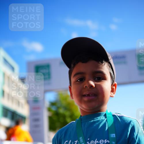 20.09.2026 - PSD Bank Halbmarathon LAZAROV Photography http://msf.ph/oto/10548743 20.09.2026 10:43:36 Ziel  meine-sportfotos.de