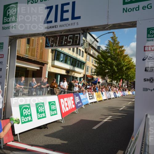 20.09.2026 - PSD Bank Halbmarathon LAZAROV Photography http://msf.ph/oto/10548752 20.09.2026 11:11:57 Ziel 1792 meine-sportfotos.de