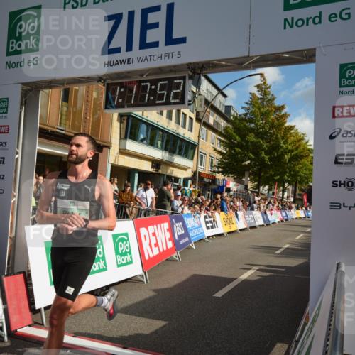 20.09.2026 - PSD Bank Halbmarathon LAZAROV Photography http://msf.ph/oto/10548782 20.09.2026 11:17:51 Ziel 1321 meine-sportfotos.de