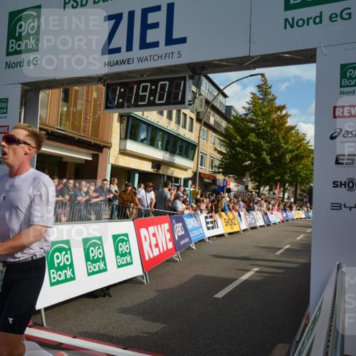 20.09.2026 - PSD Bank Halbmarathon LAZAROV Photography http://msf.ph/oto/10548797 20.09.2026 11:19:00 Ziel 3171, 3891, 4119 meine-sportfotos.de