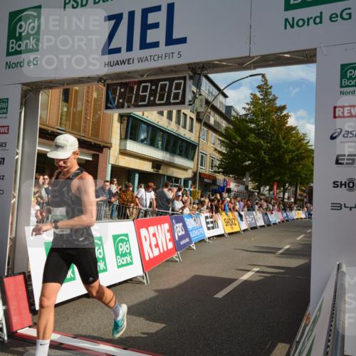 20.09.2026 - PSD Bank Halbmarathon LAZAROV Photography http://msf.ph/oto/10548805 20.09.2026 11:19:08 Ziel 2541, 3171, 3272, 4119, 4169 meine-sportfotos.de