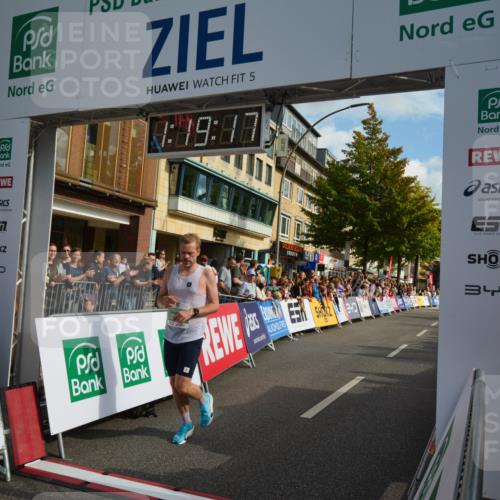 20.09.2026 - PSD Bank Halbmarathon LAZAROV Photography http://msf.ph/oto/10548817 20.09.2026 11:19:16 Ziel 2541, 3272, 4169 meine-sportfotos.de