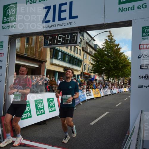 20.09.2026 - PSD Bank Halbmarathon LAZAROV Photography http://msf.ph/oto/10548820 20.09.2026 11:19:46 Ziel 1785, 4372, 4718 meine-sportfotos.de