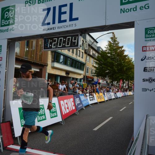 20.09.2026 - PSD Bank Halbmarathon LAZAROV Photography http://msf.ph/oto/10548827 20.09.2026 11:20:04 Ziel 2055 meine-sportfotos.de