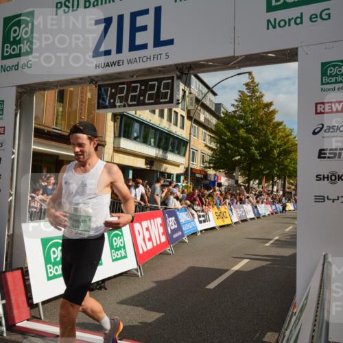 20.09.2026 - PSD Bank Halbmarathon LAZAROV Photography http://msf.ph/oto/10548850 20.09.2026 11:22:24 Ziel 2417, 2445 meine-sportfotos.de