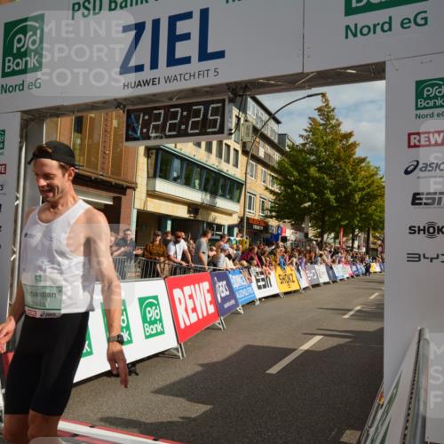 20.09.2026 - PSD Bank Halbmarathon LAZAROV Photography http://msf.ph/oto/10548851 20.09.2026 11:22:24 Ziel 2417, 2445 meine-sportfotos.de