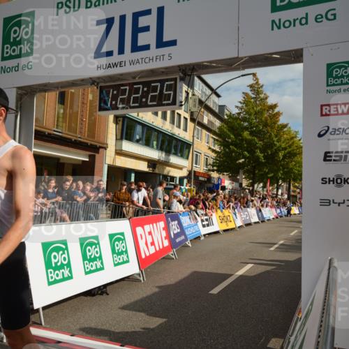 20.09.2026 - PSD Bank Halbmarathon LAZAROV Photography http://msf.ph/oto/10548852 20.09.2026 11:22:24 Ziel 2417, 2445 meine-sportfotos.de