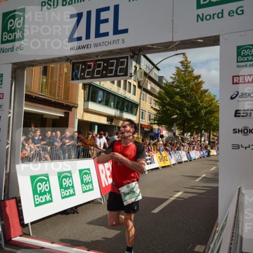 20.09.2026 - PSD Bank Halbmarathon LAZAROV Photography http://msf.ph/oto/10548853 20.09.2026 11:22:32 Ziel 2417 meine-sportfotos.de