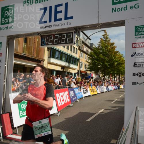 20.09.2026 - PSD Bank Halbmarathon LAZAROV Photography http://msf.ph/oto/10548855 20.09.2026 11:22:32 Ziel 2417 meine-sportfotos.de