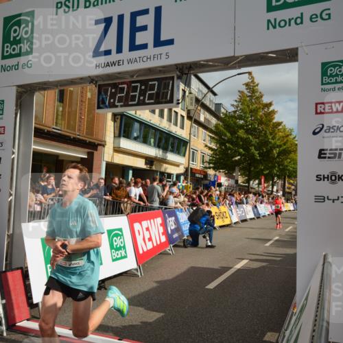 20.09.2026 - PSD Bank Halbmarathon LAZAROV Photography http://msf.ph/oto/10548867 20.09.2026 11:23:20 Ziel 1985, 3104, 3406, 3625 meine-sportfotos.de