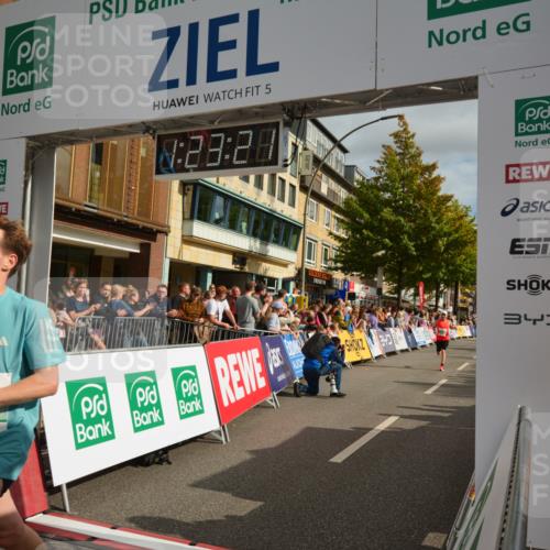 20.09.2026 - PSD Bank Halbmarathon LAZAROV Photography http://msf.ph/oto/10548868 20.09.2026 11:23:20 Ziel 1985, 3104, 3406, 3625 meine-sportfotos.de