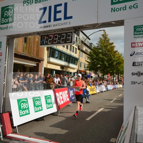 20.09.2026 - PSD Bank Halbmarathon LAZAROV Photography http://msf.ph/oto/10548880 20.09.2026 11:23:23 Ziel 1985, 3104, 3406, 3625 meine-sportfotos.de